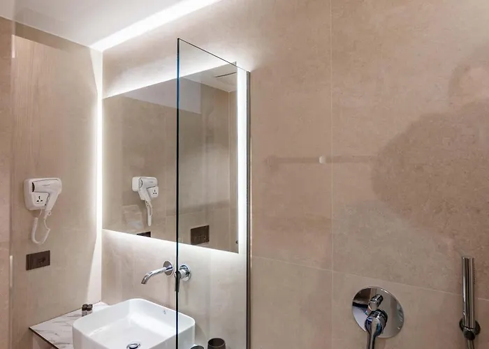 Austin Boutique Sarande